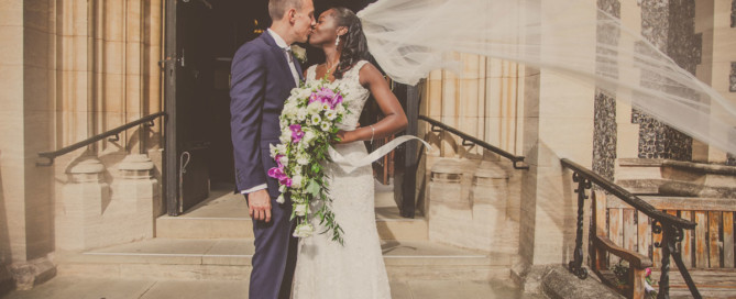 london wetland centre wedding, bride and groom kissing, Wedding photographers London